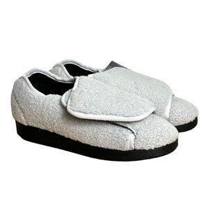 NEW NWT SILVERTS Adaptive size 10 women’s size 8 men’s Adjustable slippers grey
